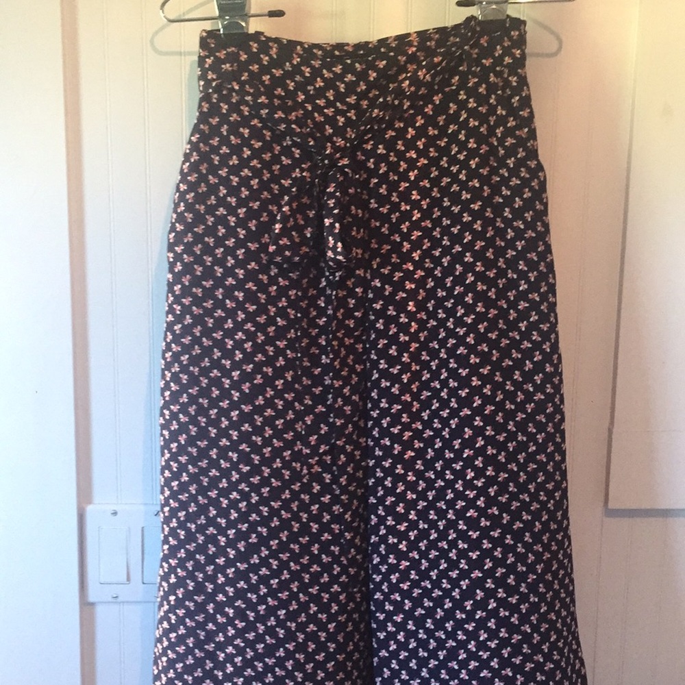Forever 21 Wide Leg pants. Size: S